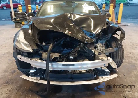 2018 Tesla Model 3 Long Range/Performance из США, поврежденный, VIN 5YJ3E1EB5JF081806